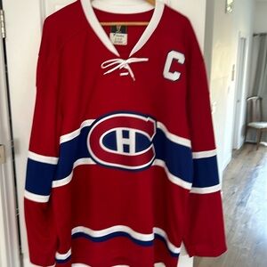Montreal Canadiens Maurice Richard #9 Jersey size XL & Trucker Hat